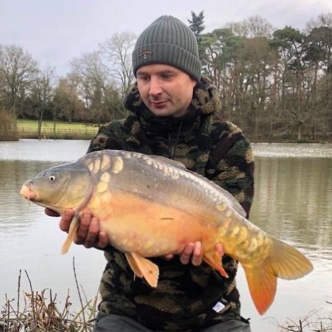 The Estate lake has been fishing well lately , Dave and Shawn managed 6 fish recently but only one picture 🙈🙈😂😂, regular baiting paid of for them 👍👍well done both #arrowmeadowfishery #el