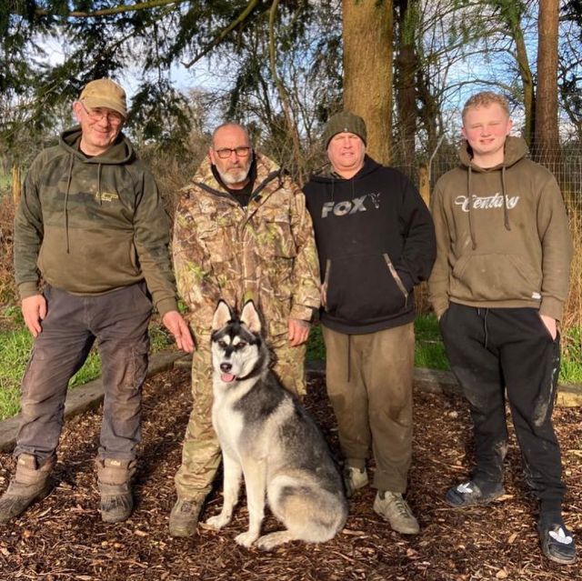 Steve won a weekend on the estate lake for him a 3 mates at a charity Raffle , lovely to see fishing being enjoyed with good friends , hope you all had a great few days lads …. #arrowmeadowfishery #el #carpfishing #fishing #mensmentalhealth #wellbeing #privatehirefishery