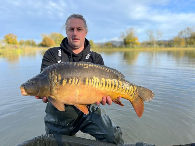 We have been Stocking the Syndicate lakes this week as well guys 👍😎Malvern View stocking 1st x 40 fish 👍😎Massive thank you to Mark Simmonds and his Team Simmos super stockies for these proper carp.Simmo your fish are top draw and all so unique.Love this venue so much it’s got 360 amazing views 🤩
Stunning, safe, secure, remote with stunning fish 👍We also stocked a additional 20 Cotswolds carp at the start of summer which have been fed ever since 👍 as well as some surprises 😉Notice :
We have closed the Members list for the syndicate waters for 2023 as present, but do think a few places will become available at the start in April, if you have not been contacted and was expecting to be offered a place? please check your Spam or email us asap so we help @ info@arrowmeadowfishery.comSo if your interested please click this link to find our more and apply:
https://www.arrowmeadowfishery.com/syndicate-carp-lakes/Note:
Anglers of all experience are welcome at all Arrow Meadow Waters no silly snobbery here guys !! so if you want a 7 lake Syndicate get your name down asap.
https://www.arrowmeadowfishery.com/syndicate-carp-lakes/— feeling thankful
#syndicate #arrowmeadowfishery #mv