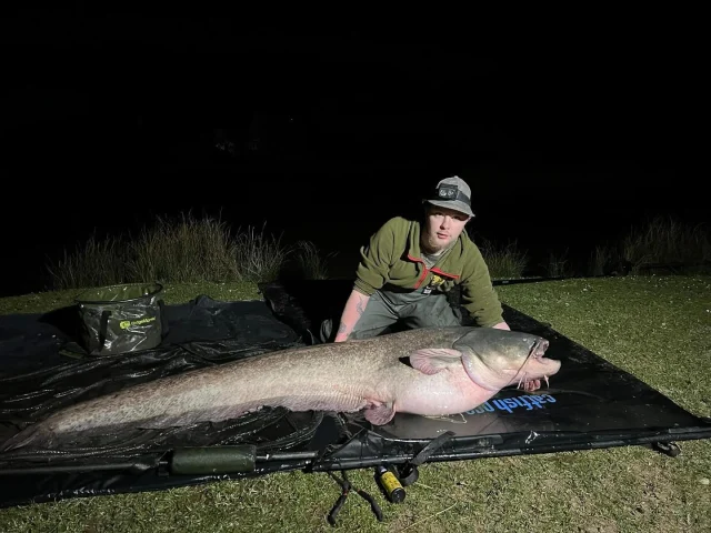 Ashley jones on Rosie's last night 😎 #rr #arrowmeadowfishery