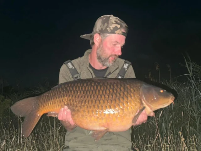 @fred_jewsbury_golf landed a new 30 (Well Chill) for Arrow Pit as well as 6 more on a overnighter ! #30 #arrowmeadowfishery #ap #carpfishing #syndicate