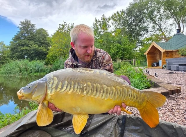 Craig henderson on Arrow meadow pools - exclusive hire venue back open and winter dates available 😎 #amp #carpfishing #lakeexclusive #privatehirefishery