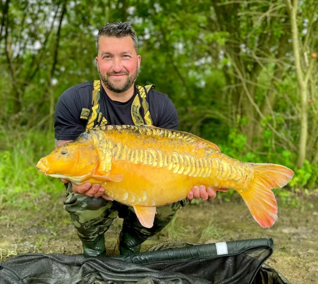 Saltby lake : 
Carp Fishery Leicestershire: Melton Mowbray, East Midlands
In the heart of Melton Mowbray is a new addition to the carp fishery Leicestershire scene: Saltby carp Lake. This 5.5 acre pit has 4 to 16 feet of water and an “egg box” weedy bottom, this carp Lake is going to become one of the best we have ! 
130 carp to 37lb  and 10 swims in total, Saltby Lake is part of our 9 lake Super Ticket or can be purchased as an individual ticket for £650 per year (or £165 per quarter)! 

Membership Options:

Available as part of the 9 Lake Super Ticket
Available as an individual ticket: 

More info on link below 😎

https://www.arrowmeadowfishery.com/saltby-lake/