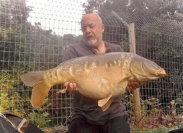 Chris Morris with a new 30 up Leigh Sinton , named Foggy as it coused havoc ! #30 #ls #syndicate #carpfishing #midlandscarp