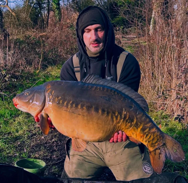 Graig wilson with a mega mirror 35lb 💥😎 #30 #arrowmeadowfishery #syndicate #midlandscarpscene