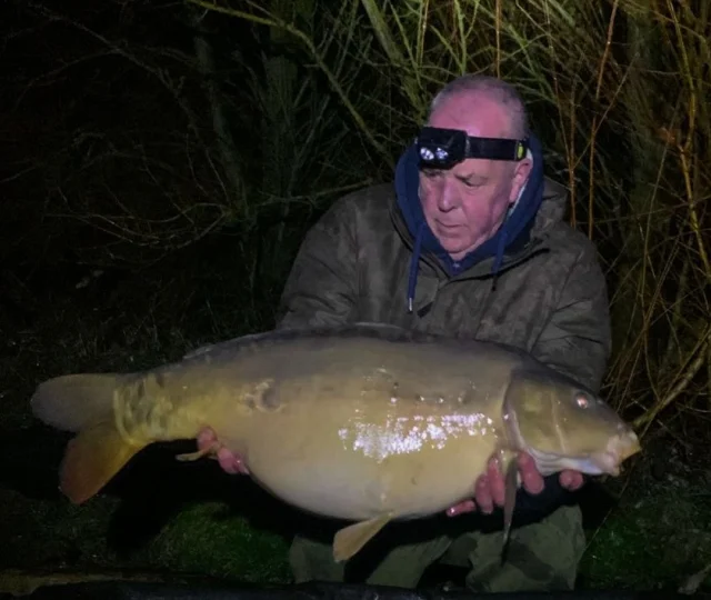 Well done Ken lancett landing a new 30 last night over Broom he named her Myra after his late mother ❤️ #30 #syndicate #midlandscarpscene #arrowmeadowfishery