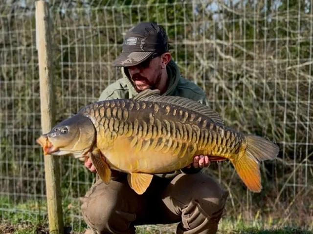Jack Swift with a cool one over Leigh Sinton complex @ 29.06 #syndicate #ls #arrowmeadowfishery #midlandscarpscene #carpfishing