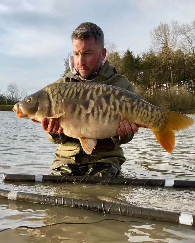 @chris_carper1 with a lovely Mirror over Saltby lake 😎 this lakes the one to watch this year 👀 #syndicate #arrowmeadowfishery #carpfishing #saltby