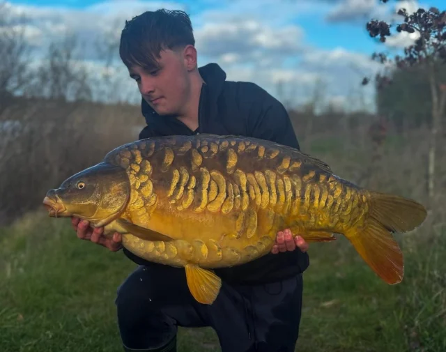 Liam joined our youth ticket recently and on his first session landed his new PB and 7 others over Arrow Pit 😮‍💨 #30 #sydicate #ap #carpfishing #arrowmeadowfishery