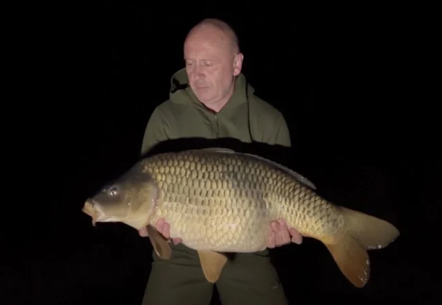 Dean Jones - new PB, Ziggy at 31.6lb #30 #syndicate #ls #arrowmeadowfishery #nosquatpics 😉