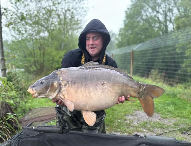 Ash with Micky mouse at 36lb - Leigh Sinton 😎 #30 #ls #syndicate #arrowmeadowfishery