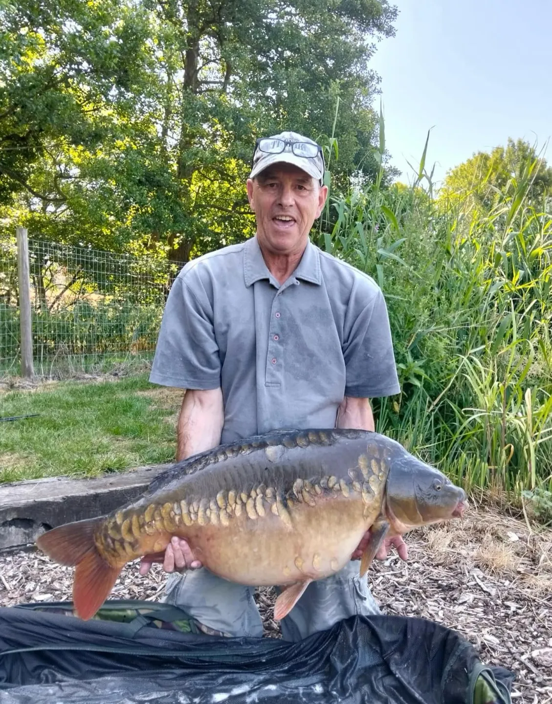 38lb on a float rod !! Get in Mark Faulkner landing Betty his new PB and lake record @vs_fisheries #vscarp #harrowcarp #vsfisheries #30 #amp #arrowmeadowfishery…