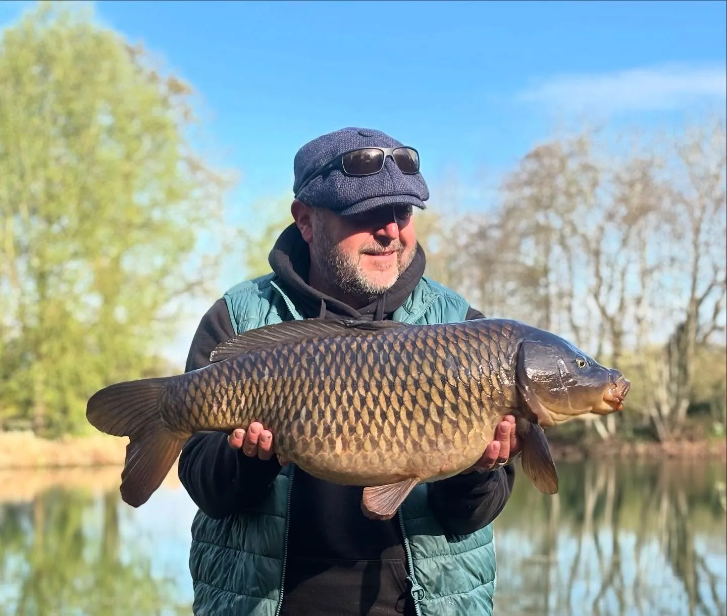 Alan Hicks @ Simmonds pool - old 🏴󠁧󠁢󠁥󠁮󠁧󠁿 common carp #sp #exclusivehirefishery #privatehirefishery #carpfishing #oldcommoncarp