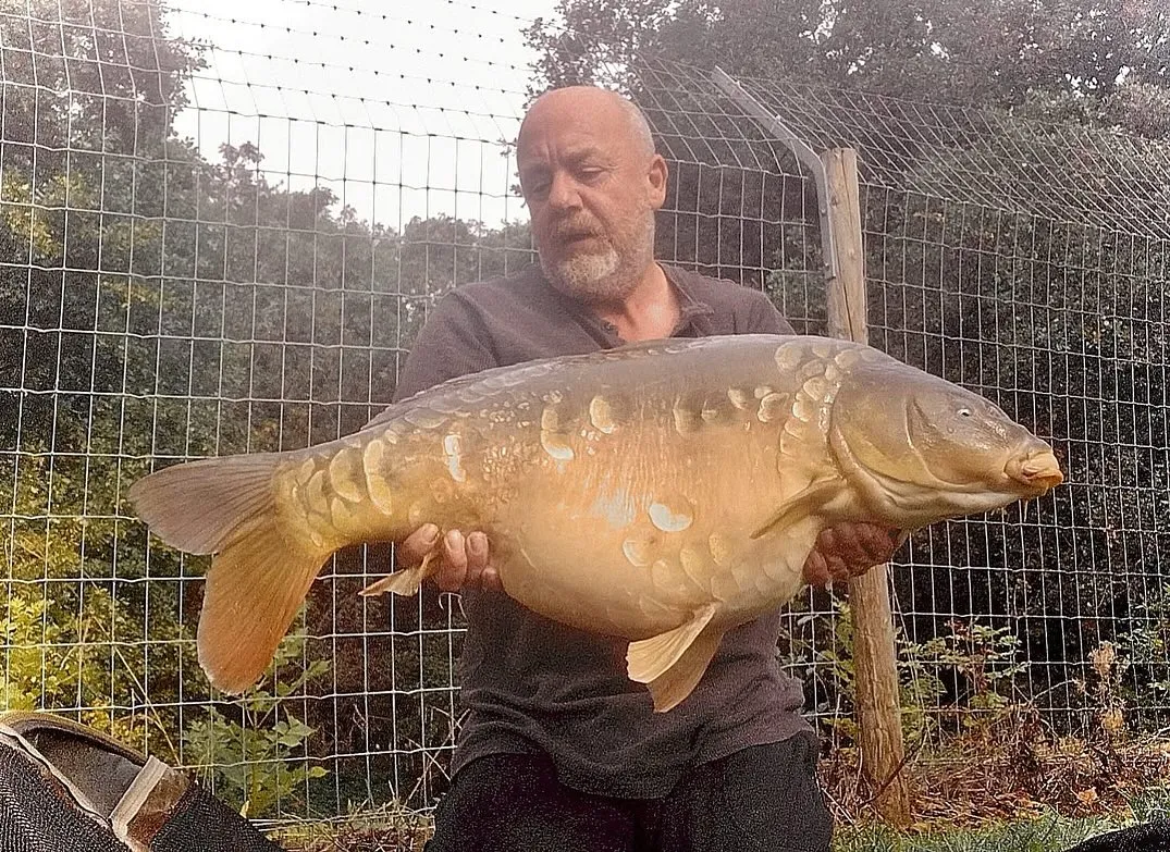 Chris Morris with a new 30 up Leigh Sinton , named Foggy as it coused havoc ! #30 #ls #syndicate #carpfishing #midlandscarp #mollies